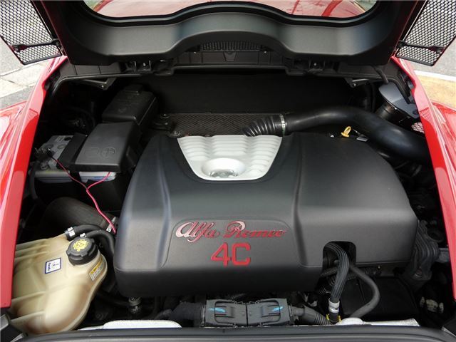 صورة 10 لـ 2015 ALFA Romeo 4C