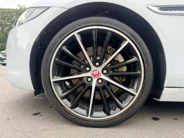 2015 Jaguar XE — миниатюра 12