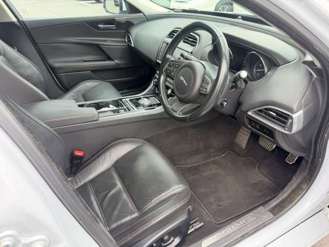 2015 Jaguar XE — миниатюра 15