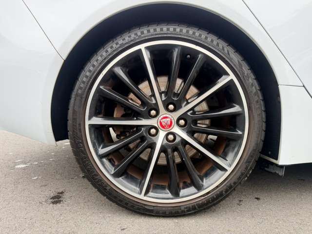 2015 Jaguar XE — миниатюра 14