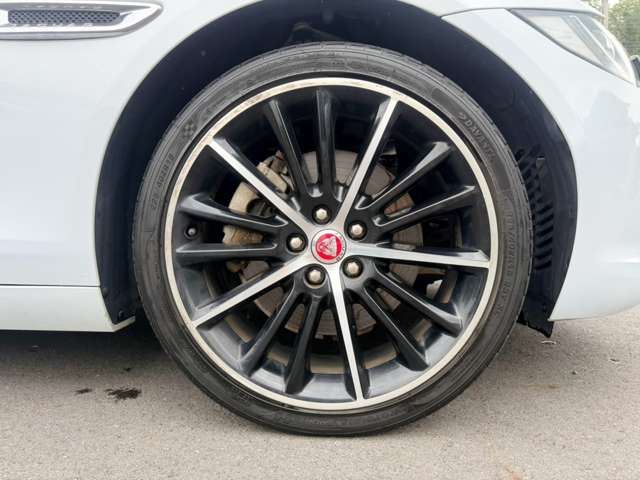 2015 Jaguar XE — миниатюра 13