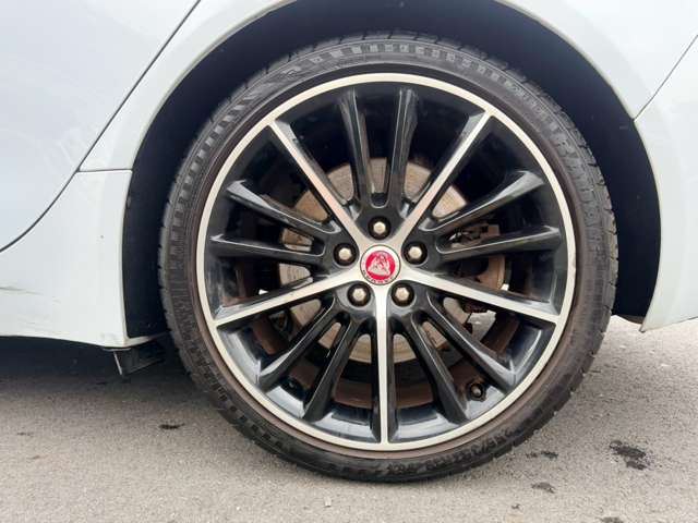 2015 Jaguar XE — миниатюра 11