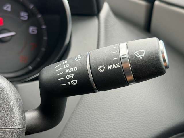 2015 Jaguar XE — миниатюра 19
