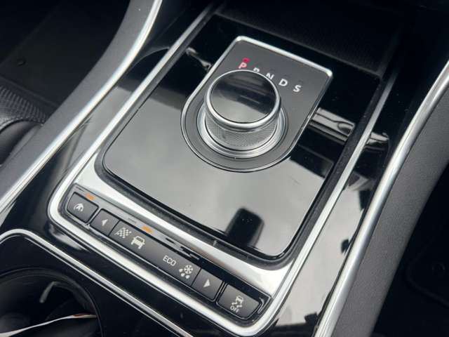 2015 Jaguar XE — миниатюра 23