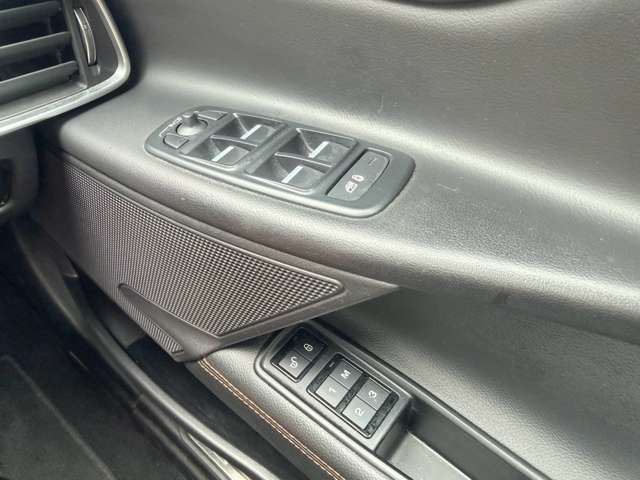 2015 Jaguar XE — миниатюра 24