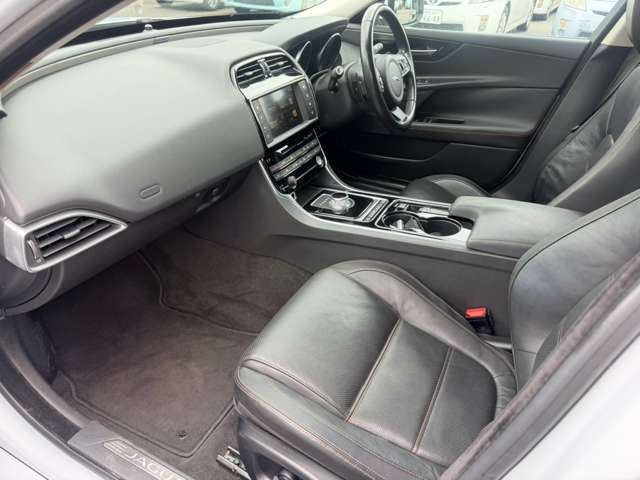 2015 Jaguar XE — миниатюра 29