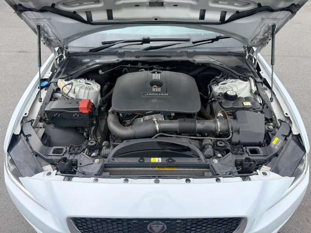 2015 Jaguar XE — миниатюра 34