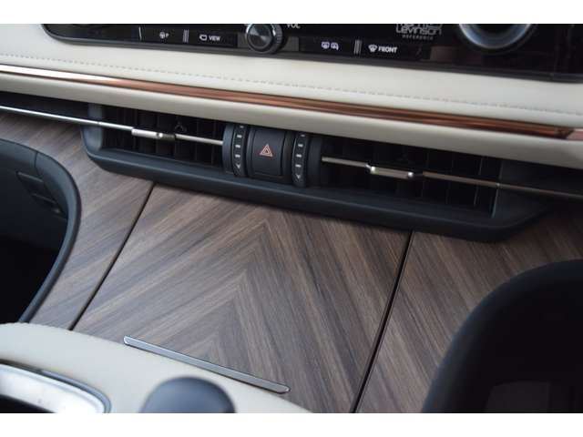 2025 Lexus LM thumbnail 44