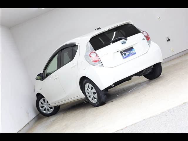2013 Toyota AQUA — миниатюра 11