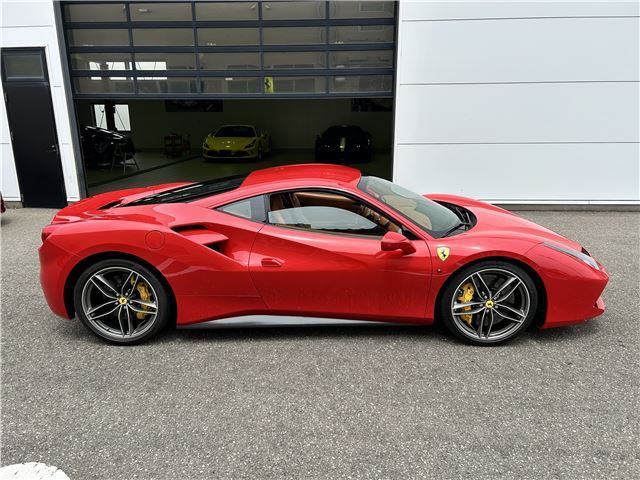 2019 Ferrari 488 GTB 照片 9