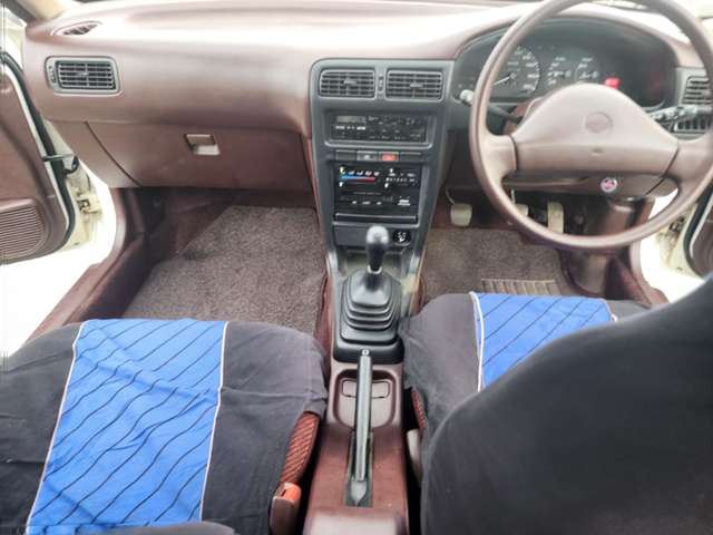1990 Nissan SUNNY 照片 7