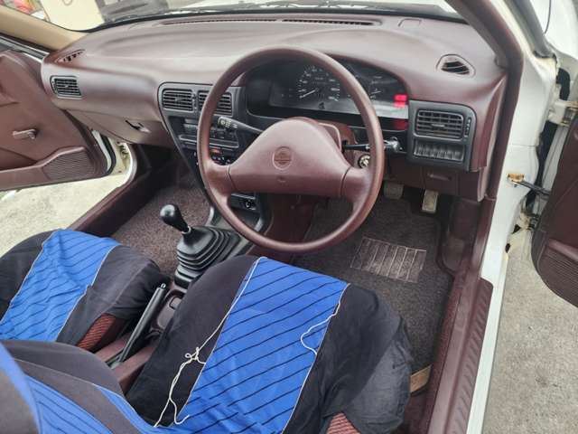 1990 Nissan SUNNY 照片 4