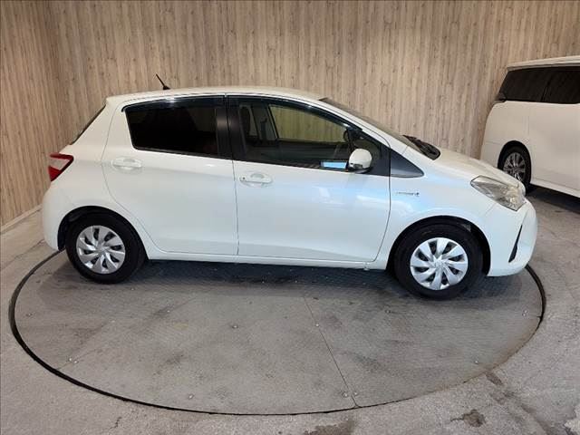 2017 Toyota VITZ — миниатюра 16