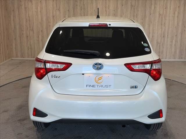 2017 Toyota VITZ — миниатюра 18