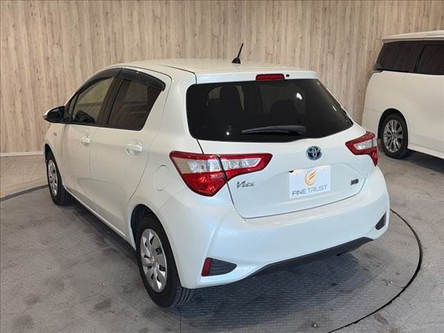2017 Toyota VITZ — миниатюра 19