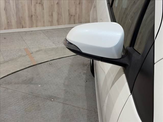 2017 Toyota VITZ — миниатюра 23