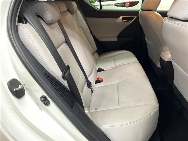 2011 Lexus CT — миниатюра 21