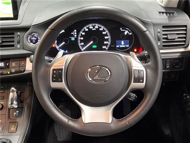 2011 Lexus CT — миниатюра 24