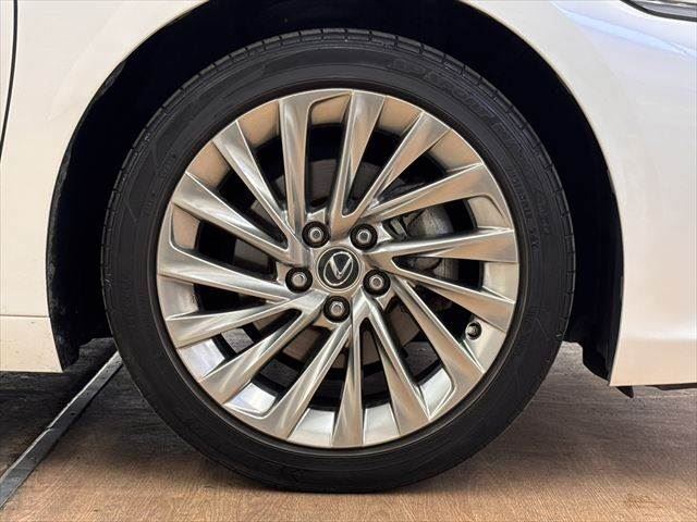 2020 Lexus ES thumbnail 13
