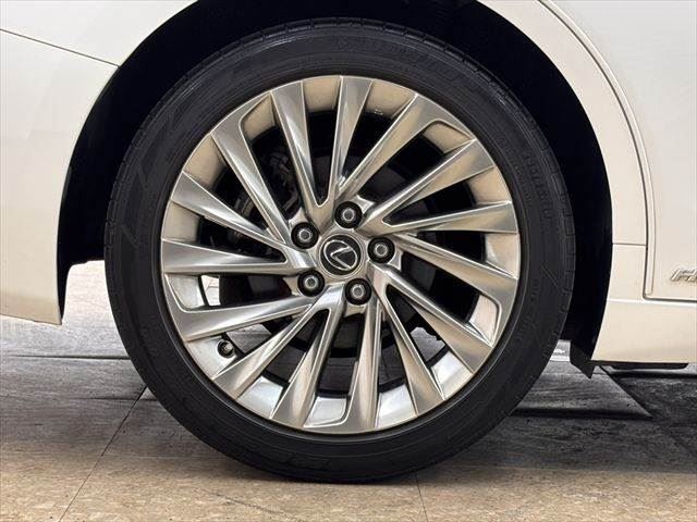 2020 Lexus ES thumbnail 25