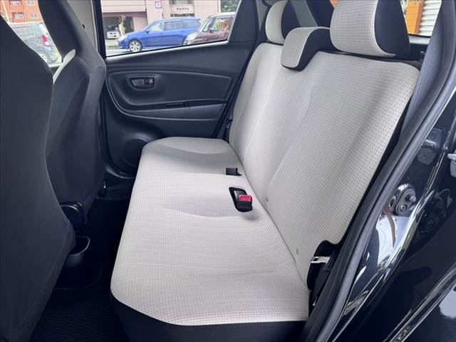 2016 Toyota VITZ thumbnail 19
