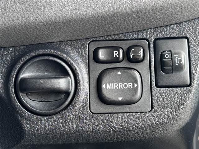 2016 Toyota VITZ thumbnail 28