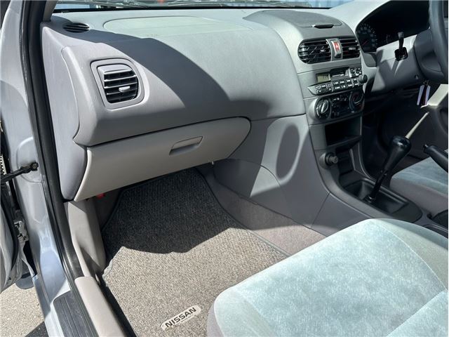 2001 Nissan SUNNY — миниатюра 25