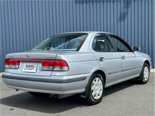 2001 Nissan SUNNY 照片 8