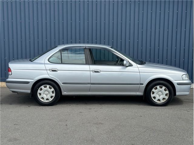 2001 Nissan SUNNY 照片 4
