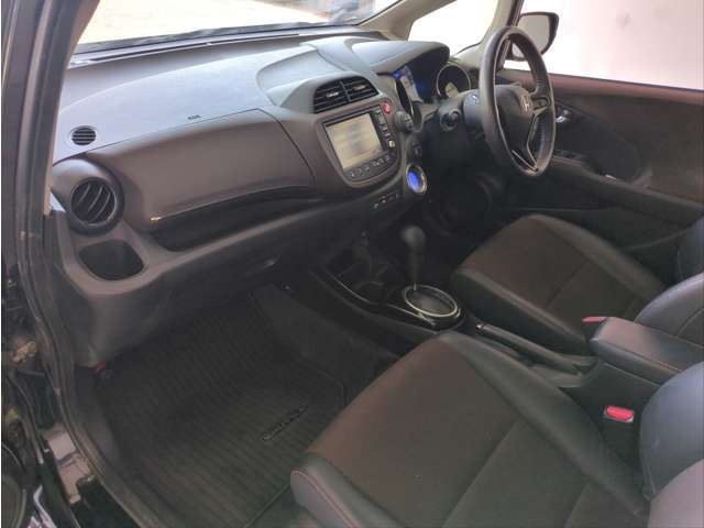 2011 Honda FIT SHUTTLE HYBRID — фото 3