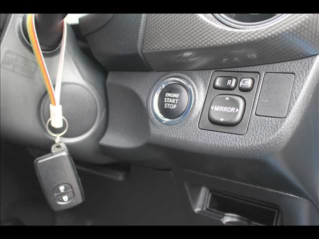 صورة 4 لـ 2016 Toyota VITZ