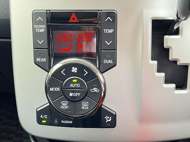 2011 Toyota VOXY thumbnail 15