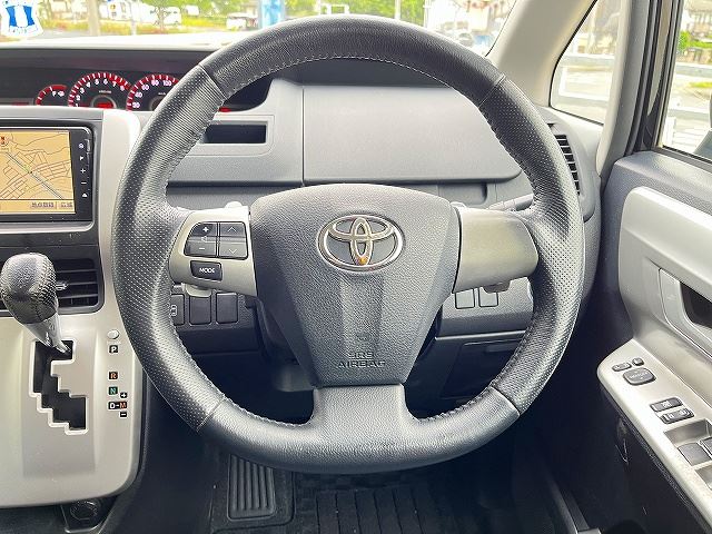 2011 Toyota VOXY thumbnail 14