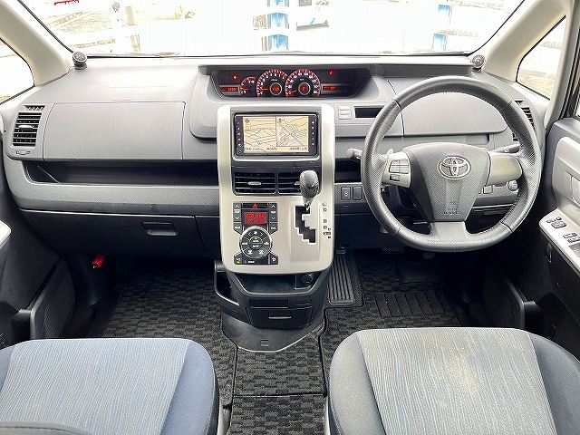 2011 Toyota VOXY thumbnail 2