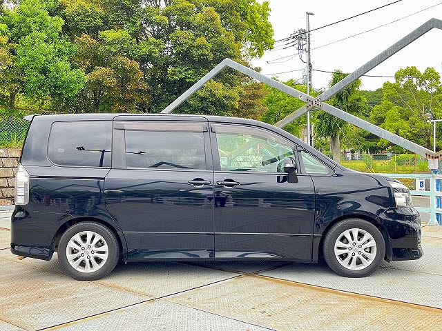 2011 Toyota VOXY thumbnail 18