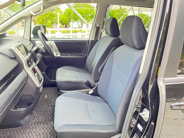 2011 Toyota VOXY thumbnail 19