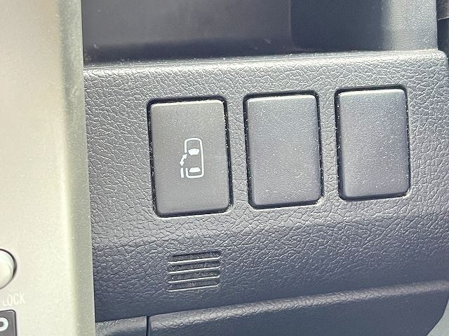 2011 Toyota VOXY thumbnail 22