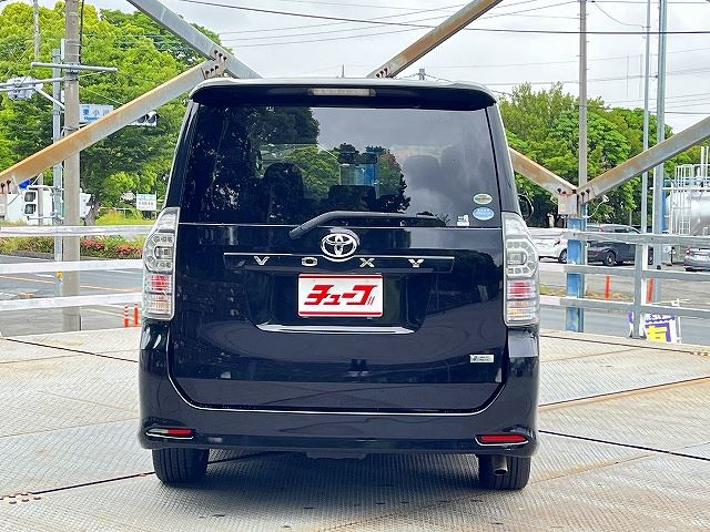 2011 Toyota VOXY thumbnail 23