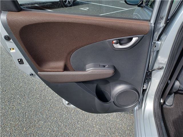 2011 Honda FIT SHUTTLE HYBRID thumbnail 31
