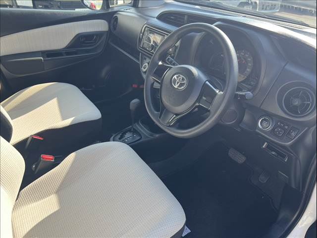 2017 Toyota VITZ — миниатюра 13