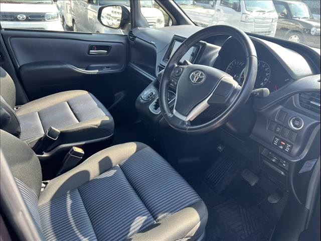 2015 Toyota NOAH — миниатюра 13