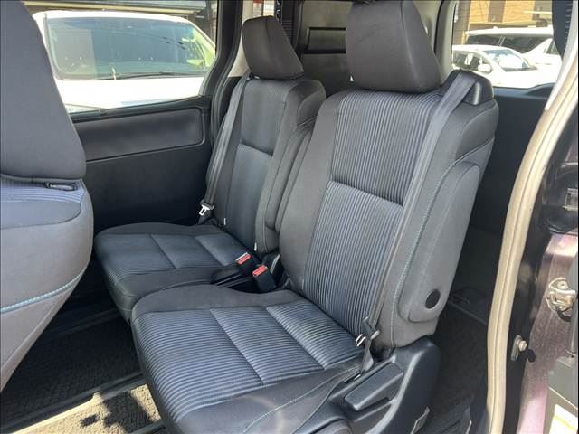 2015 Toyota NOAH — миниатюра 16