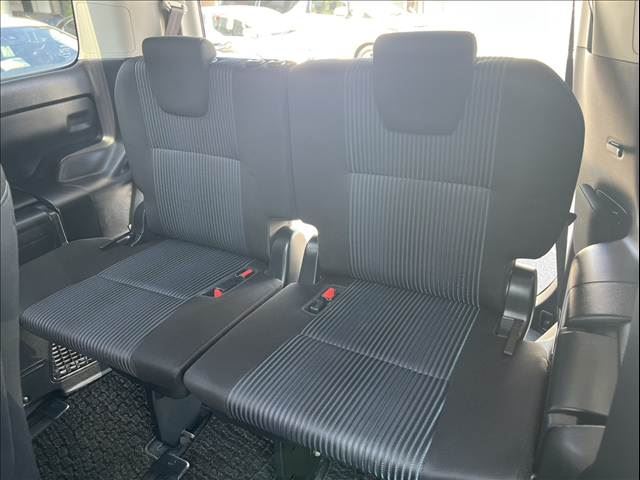 2015 Toyota NOAH — миниатюра 17