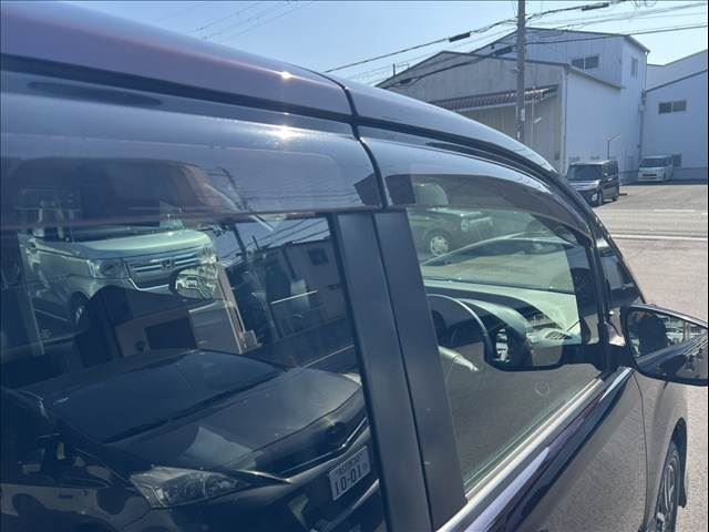 2015 Toyota NOAH — миниатюра 38