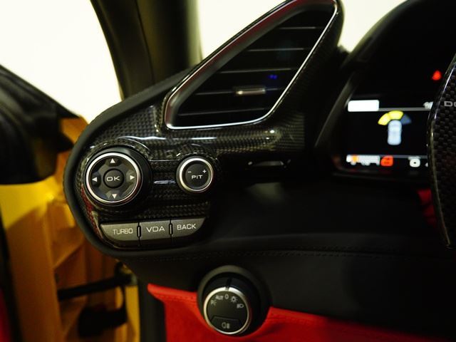 2016 Ferrari 488 GTB — миниатюра 26