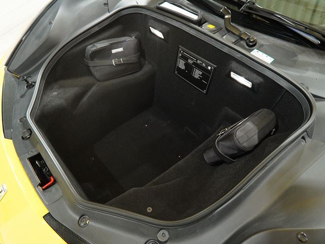 2016 Ferrari 488 GTB — миниатюра 32