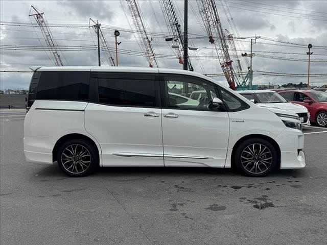 صورة مصغرة 12 لـ 2014 Toyota VOXY