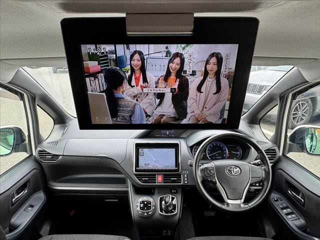 صورة مصغرة 2 لـ 2014 Toyota VOXY