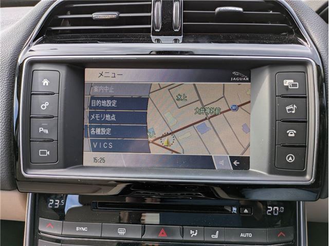 2015 Jaguar XE — миниатюра 23