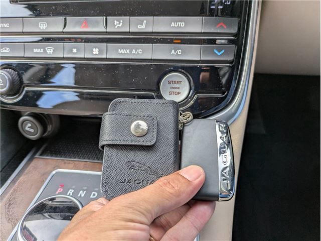 2015 Jaguar XE — миниатюра 26